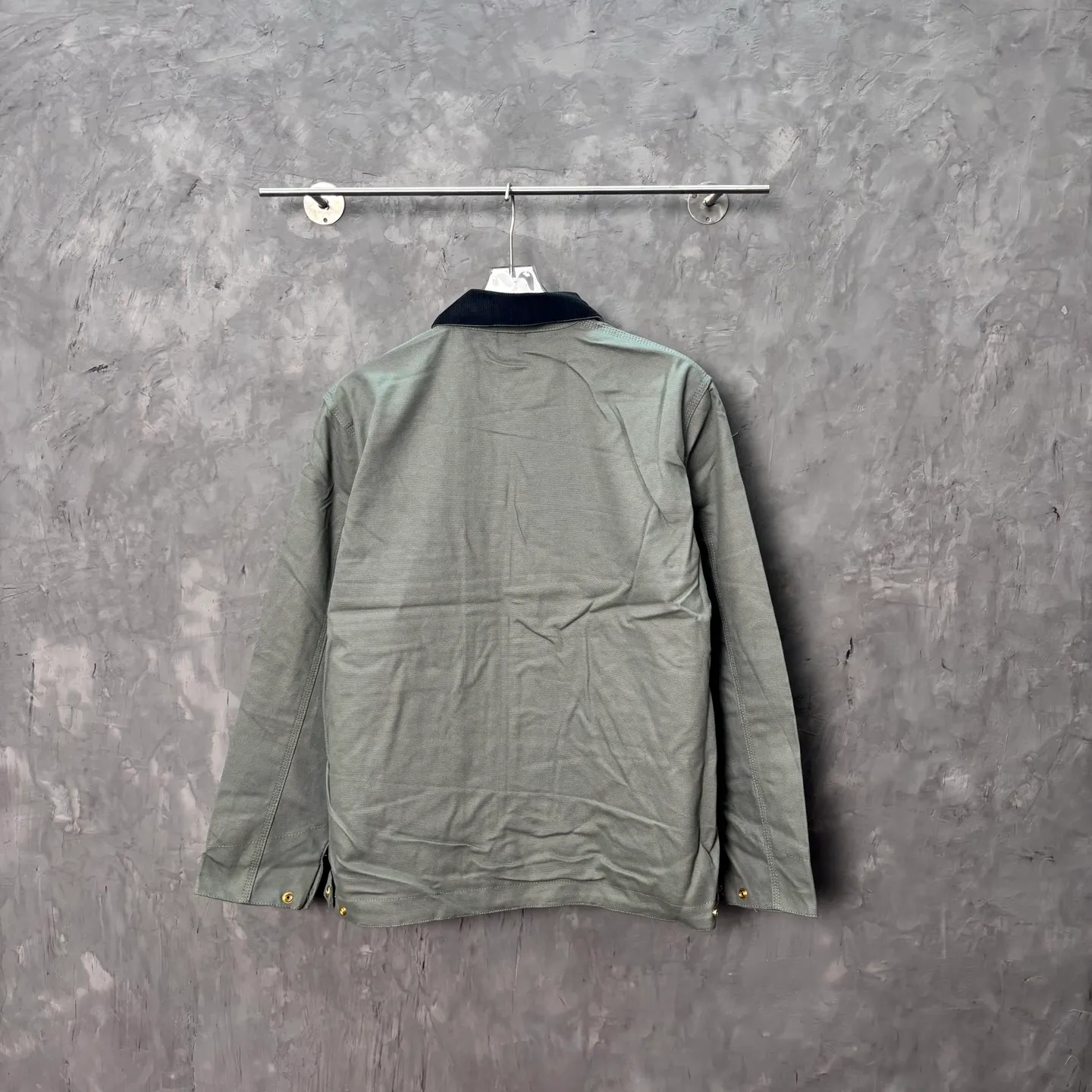 Main recommendation 📝05336# 153 Correct version·Seven-color lining mesh thin jacket 💥 Carhartt WIP Carhartt Detroit Retro Canvas heavy work jacket 🌈Color: Brown Purple White Black Petrol Blue Smoke Gray Size: S-XL Carhartt, founded in San Francisco, USA, is a clothing brand in the industrial era of the United States. It mainly produces work pants and work jackets. It is one of the suppliers of military clothing for the US military. To this day, Carhartt is still a street fashion brand with popularity and brand charm. If you talk about work wear-style clothing, you have to think of Carhartt. Carhartt is famous for manufacturing high-quality workwear with excellent quality, comfort and durability. Its products are mostly made of high-grade fabric materials and are suitable for all kinds of extremely harsh working environments.